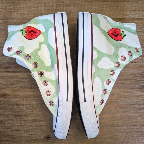 CONVERSE Chuck Taylor Hi Top Custom Strawberry Cow Patch size 10.5W 8.5M - Picture 1 of 11